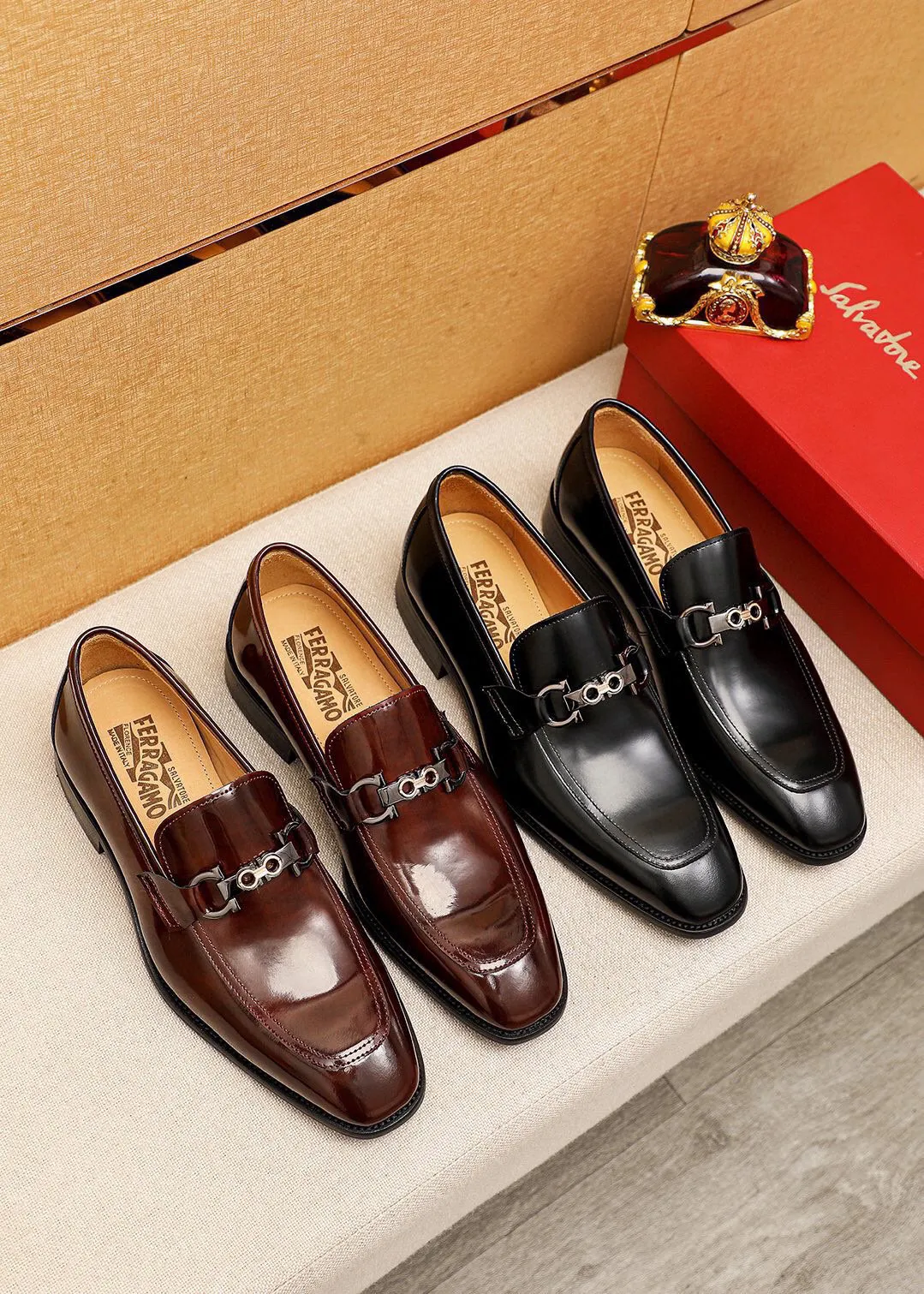 Men's shoes 💰460 💐 Product trademark: Ferragamo "Ferragamo" casual leather shoes Regular size: 38-44 (45🉑️customized) Product materials: Selected imported first-layer open-edge beaded calfskin upper + luxury hardware buckle, imported water-dyed cowhide leather lining. Strong three-dimensional visual effect, original combination outsole Color: 2⃣️colors available